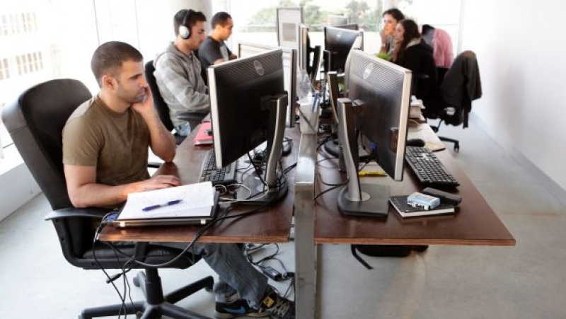 Israeli high-tech companies enable fathers to combine careers and parenting Israeli high-tech companies enable fathers to combine careers and parenting