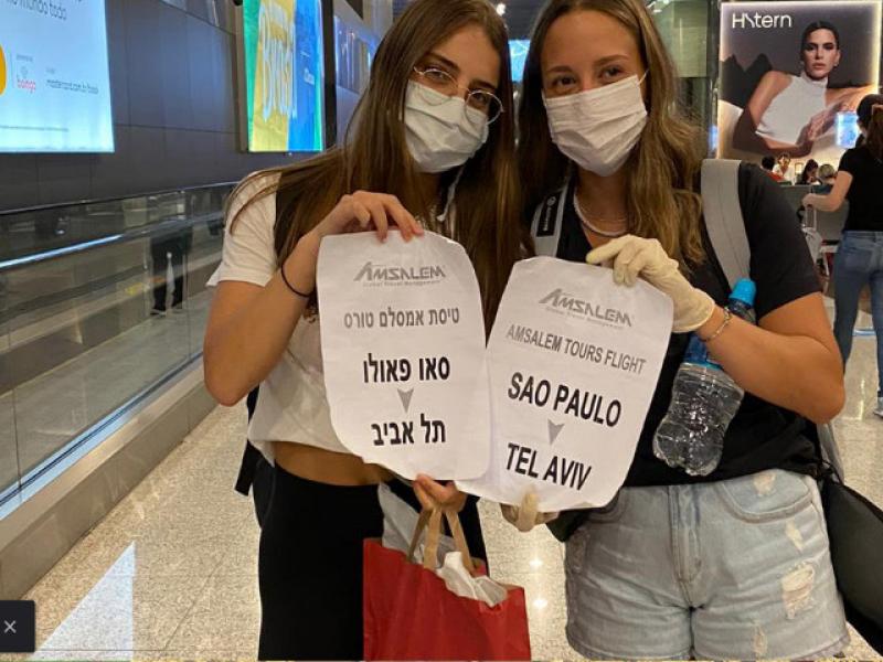 Five planes are bringing home more than a thousand backpackers from Peru and Brazil Five planes are bringing home more than a thousand backpackers from Peru and Brazil
