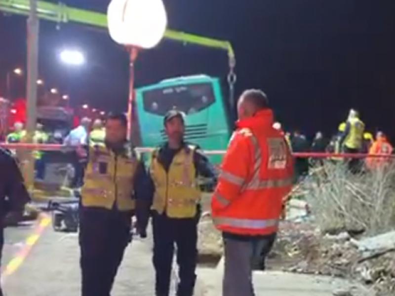 4 people were killed and 18 were injured when a 947 Egged bus hit a concrete passenger station 