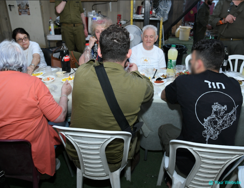 Residents of Senior Living Facility Set Up Barbecue Station for IDF Soldiers Residents of Senior Living Facility Set Up Barbecue Station for IDF Soldiers