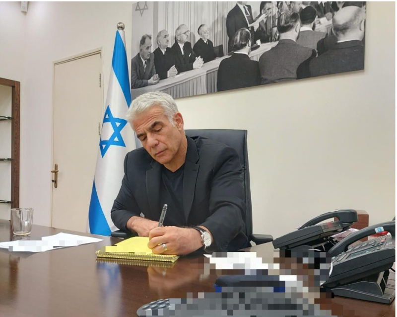 P.M Lapid: shifts of 16 hours for specialist doctors will start in the periphery immediately