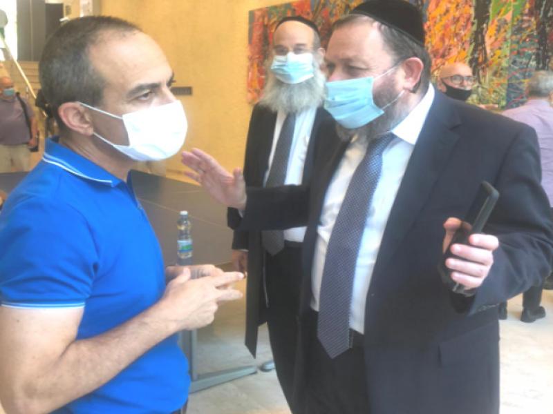 "within a few days the public will be abale to undergo Corona tests without a referral