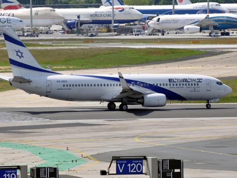  confrontation between El Al's management and the pilots is intensifying due to salaries cuts
