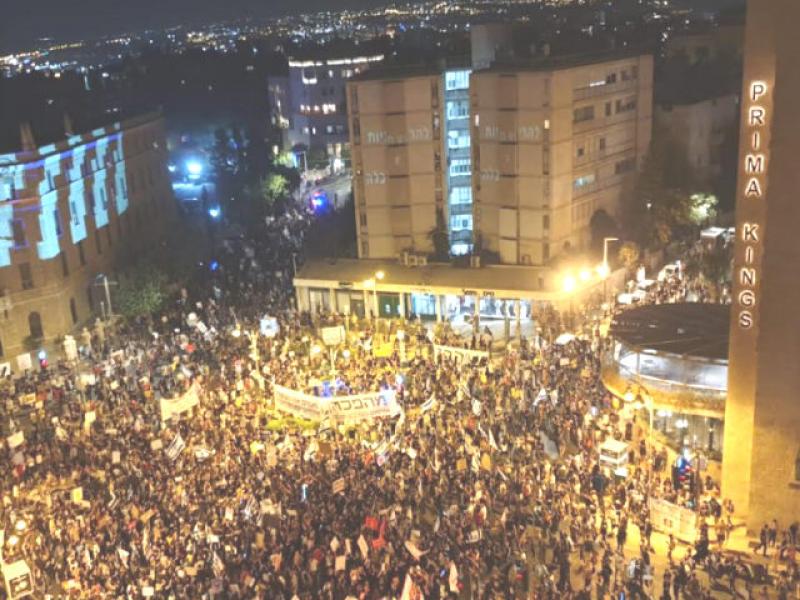 For the first time since the lockdown was imposed thousands demonstrated Against PM Netanyahu