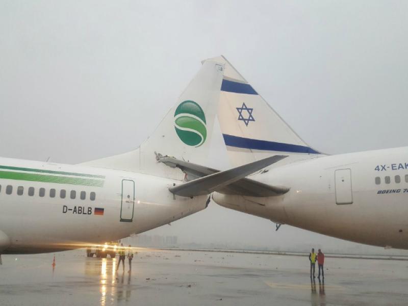  A German Airlines plane hit the tail of an El Al plane at Ben-Gurion airport