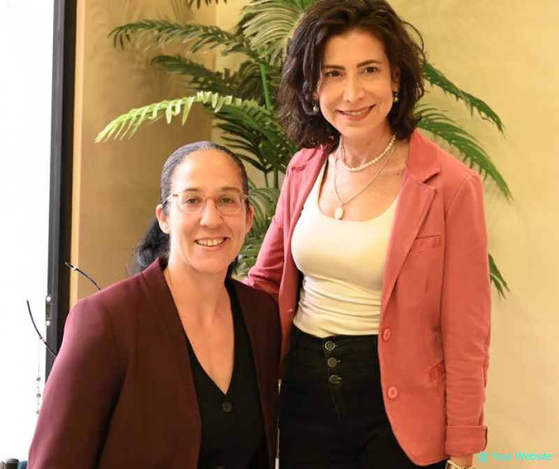 Paralympic Champion Moran Samuel Inspires Residents at Palace Raanana Health Days