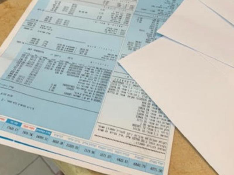  Job Vacancies Decrease Signaling Potential Economic Slowdown Amidst Cost of Living Concerns