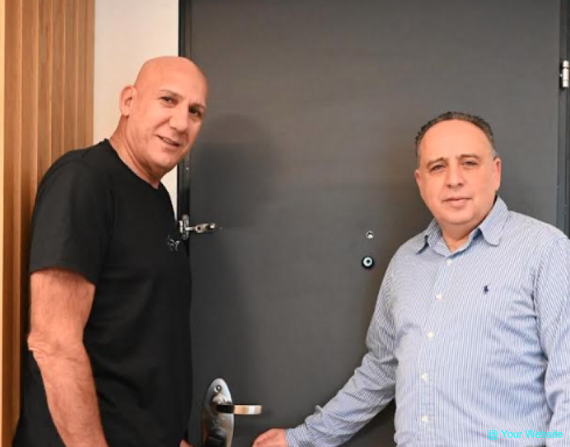 Israeli Basketball Legend  former captain of Maccabi Tel Aviv Installs Smart Lock at Home
