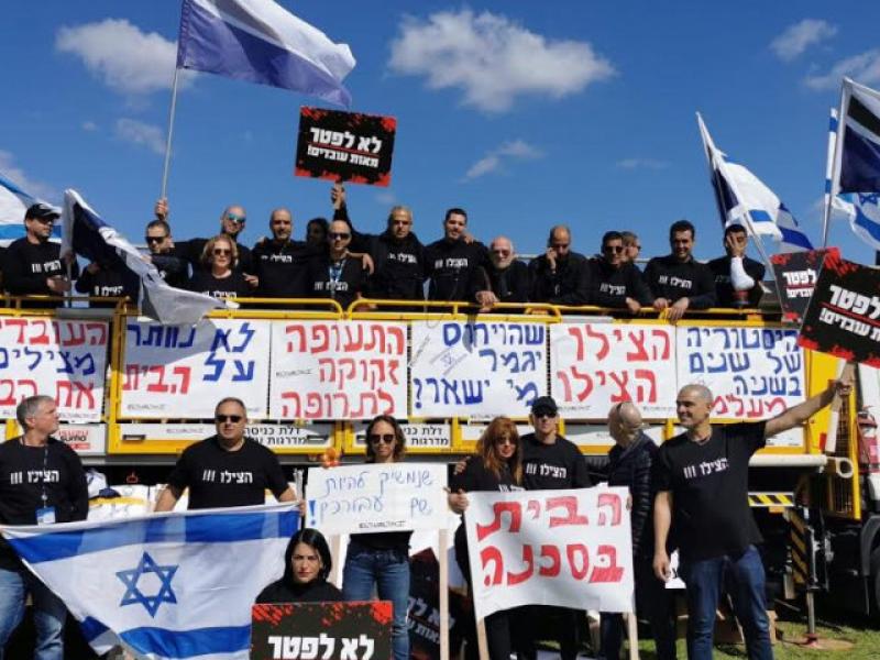 El Al crisis: Layoffs have started and hundreds of employees demonstrated