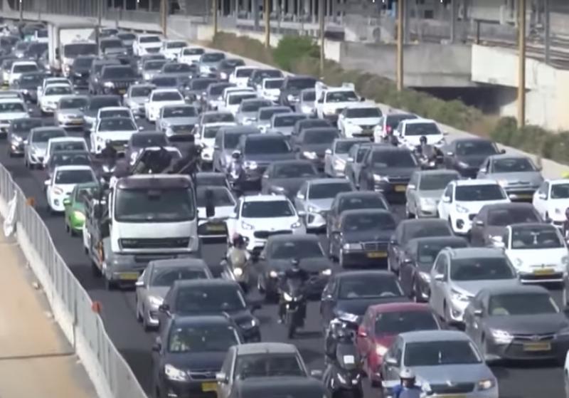 405,000 new cars were added to Israeli roads in 2021 and traffic jams are getting longer