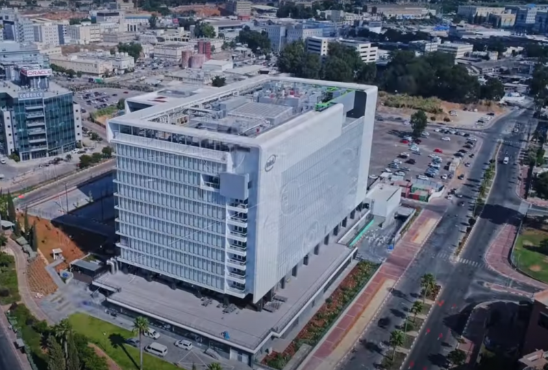 Intel recruits of 1,000  employees in the coming year to the various R&D centers in Israel